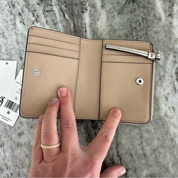 Tory Burch McGraw Metallic Bi-Fold Wallet NWT - Picture 3 of 6